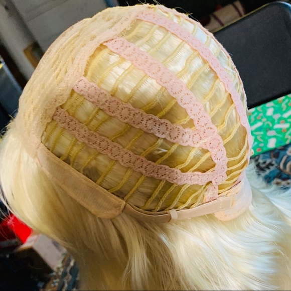 Beachy light blond wig - Picture 10 of 10